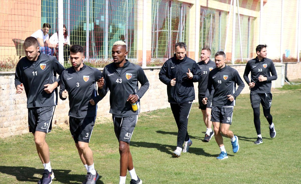 Kayserispor Teknik Direktörü Prosinecki: "Kayserispor havlu atmadı, atmayacak"