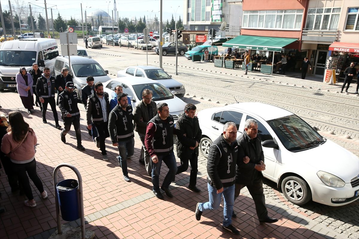 Kocaeli merkezli 5 ildeki FETÖ operasyonunda 3 şüpheli tutuklandı