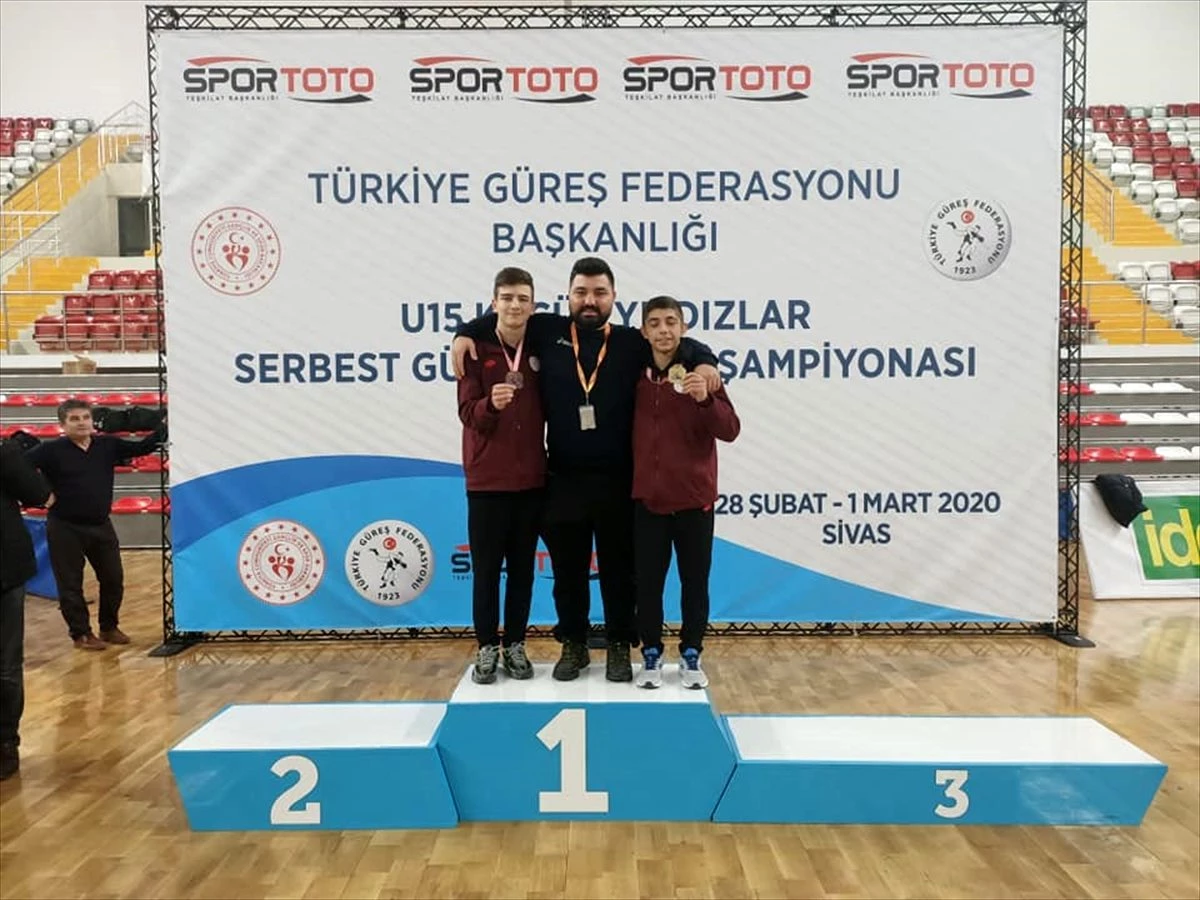 Korkutelili güreşçi Sezgin Koşar Türkiye şampiyonu oldu