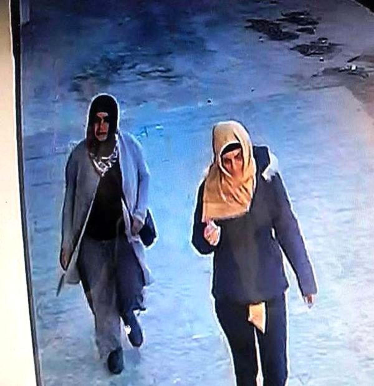 Levyeyle kapısını açtıkları evden 20 bin liralık altın çalan 3 kadın aranıyor