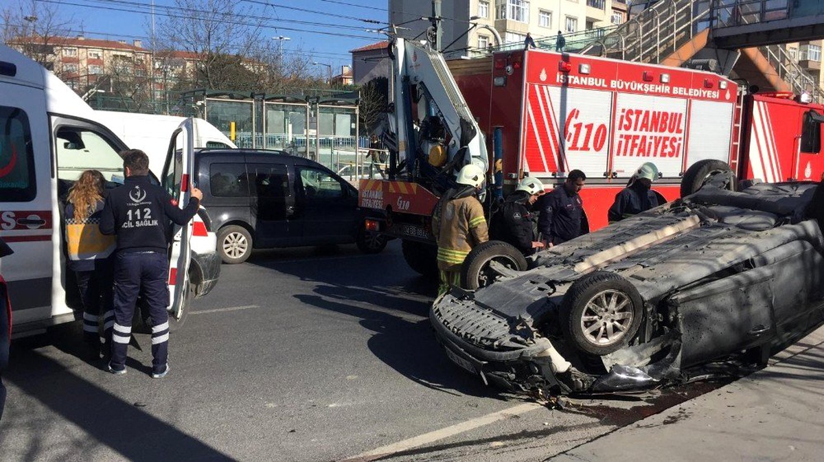 Makas atan sürücü kamyonete çarparak takla attı