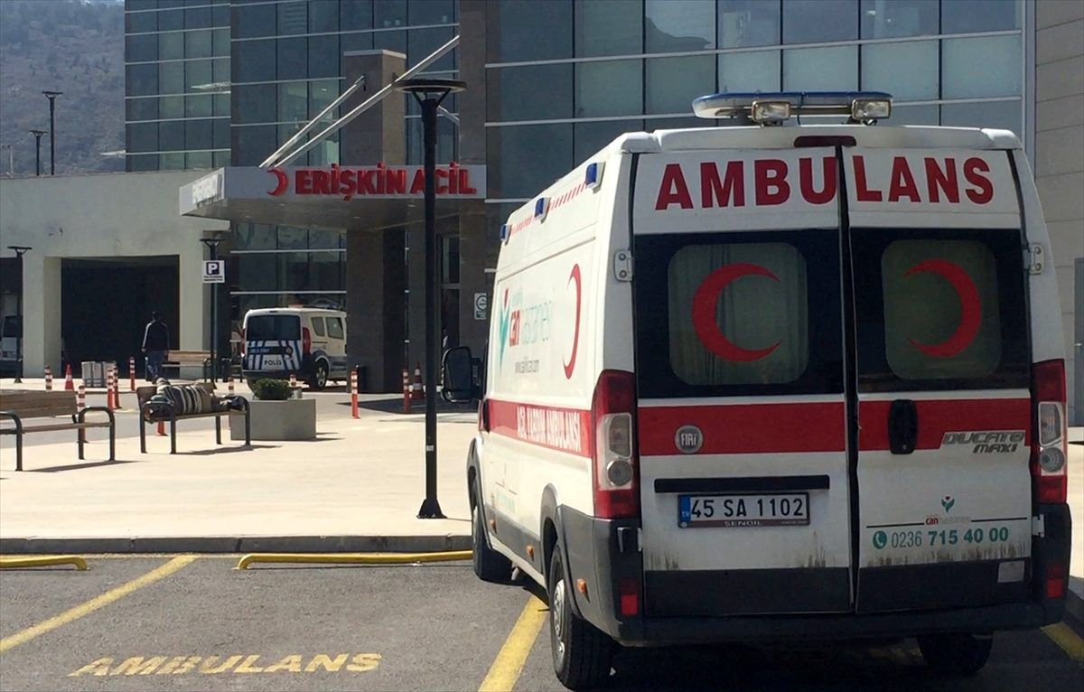 Manisa\'da üniversite öğrencisi genç kız yurtta bıçakla yaralandı