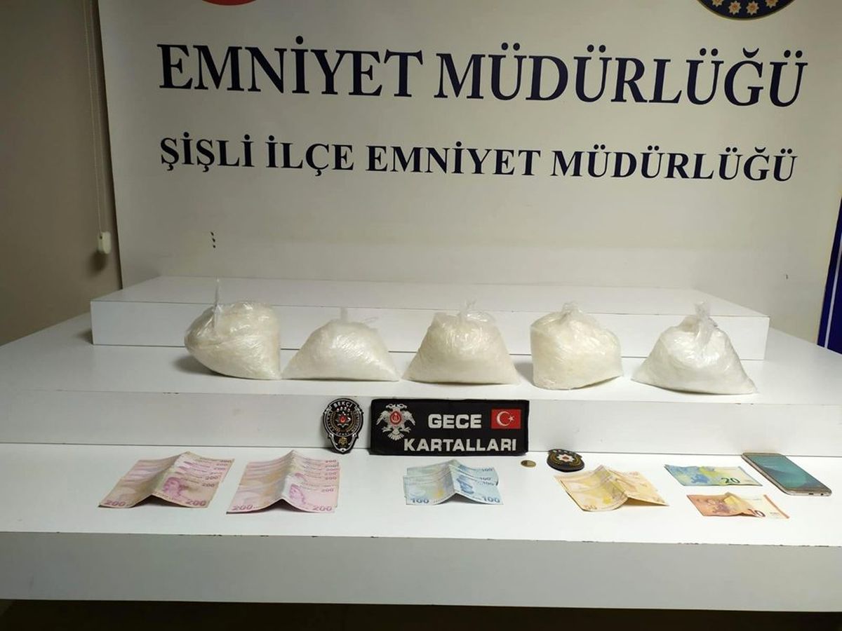 Nişantaşı\'nda takside 1.5 milyon TL değerinde uyuşturucu yakalandı