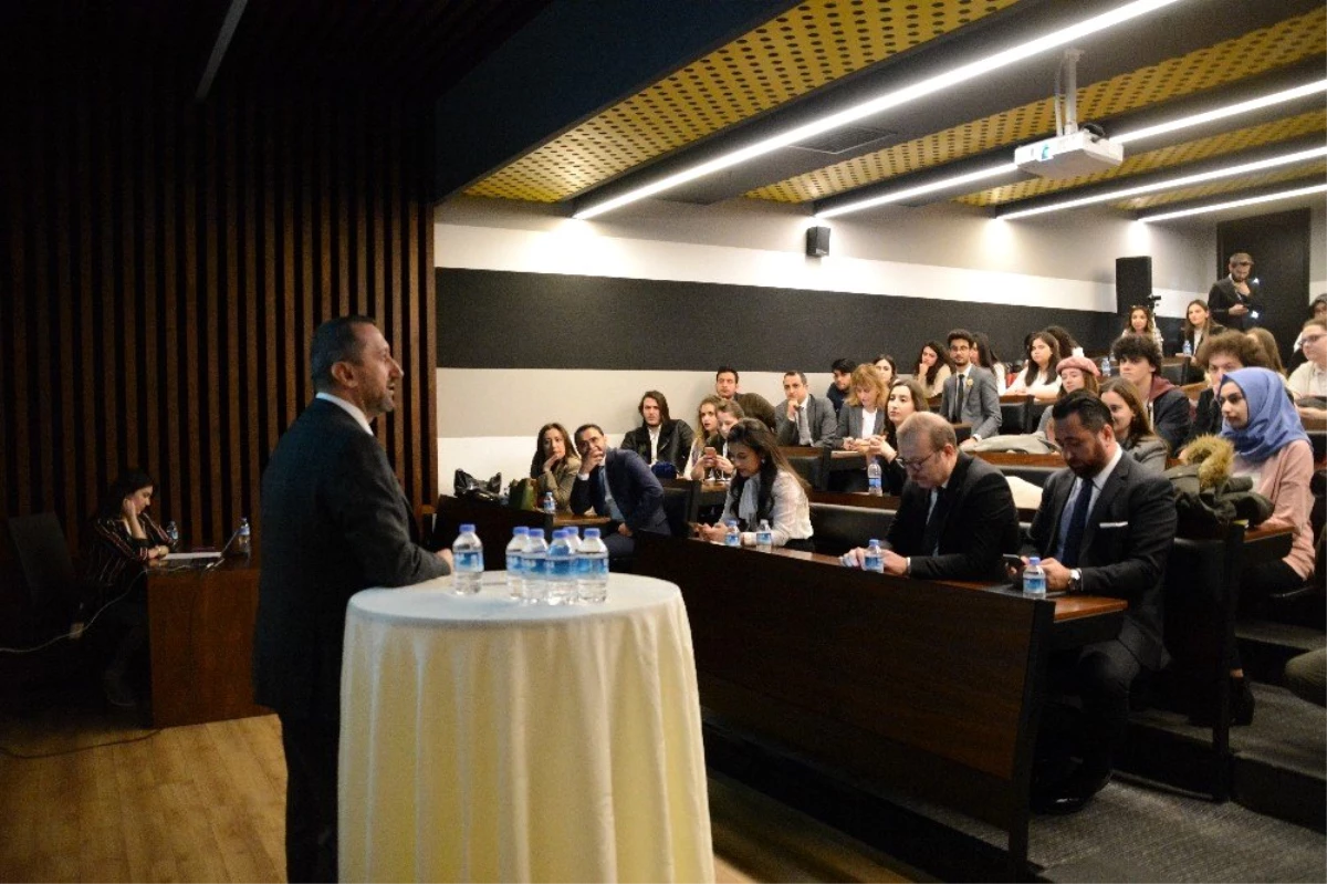 Öğrenciler ve mezunlar kariyer fuarında staj ve iş imkanı yakaladı