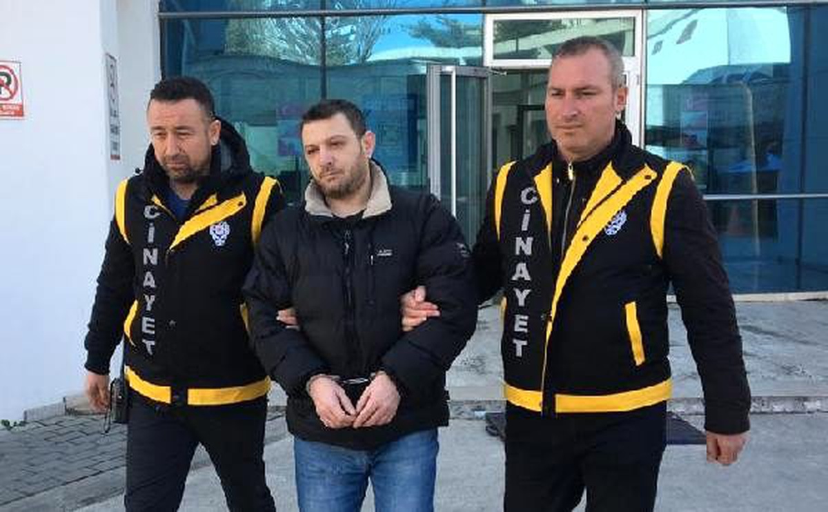Okuldan eve döndüğünde babasının bıçakladığı annesini kanlar içinde buldu (2)
