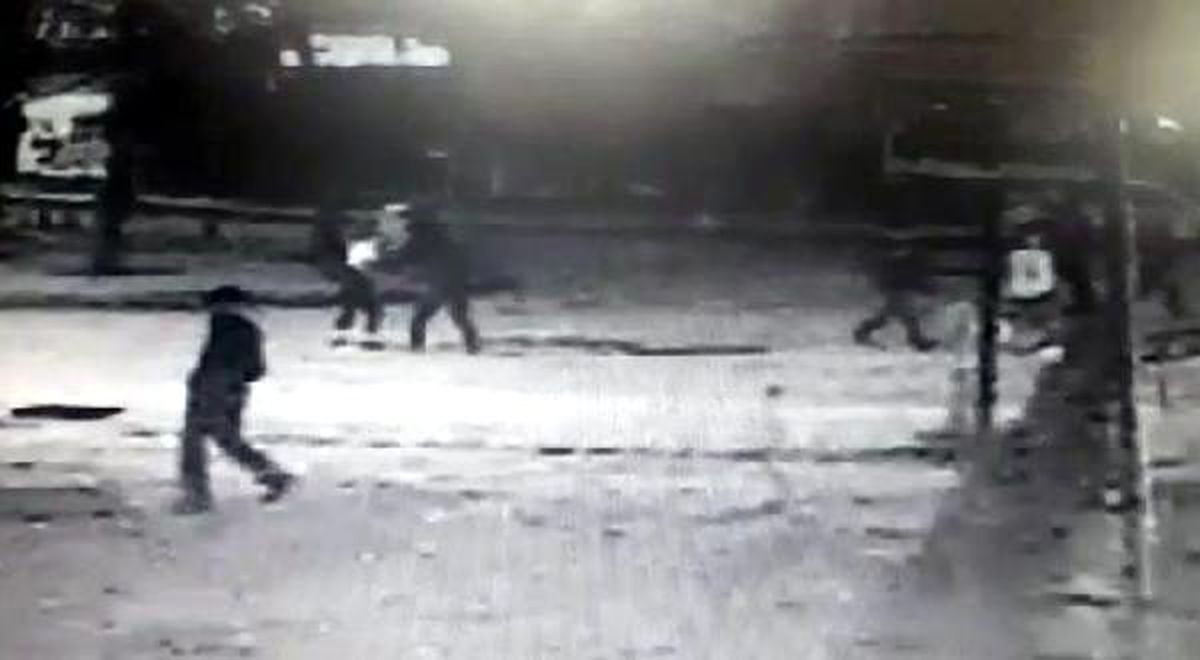 Önce kadını bıçakladı, sonra arkadaşını dövdü