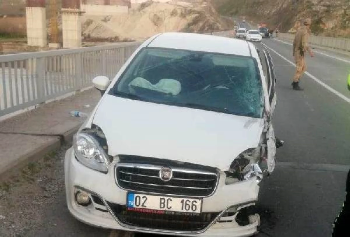 Şanlıurfa\'da iki otomobil çarpıştı: 8 yaralı