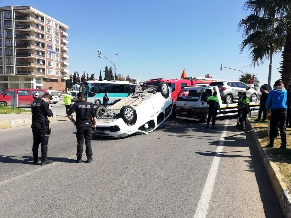 Şanlıurfa\'da otomobiller çarpıştı: 2 yaralı