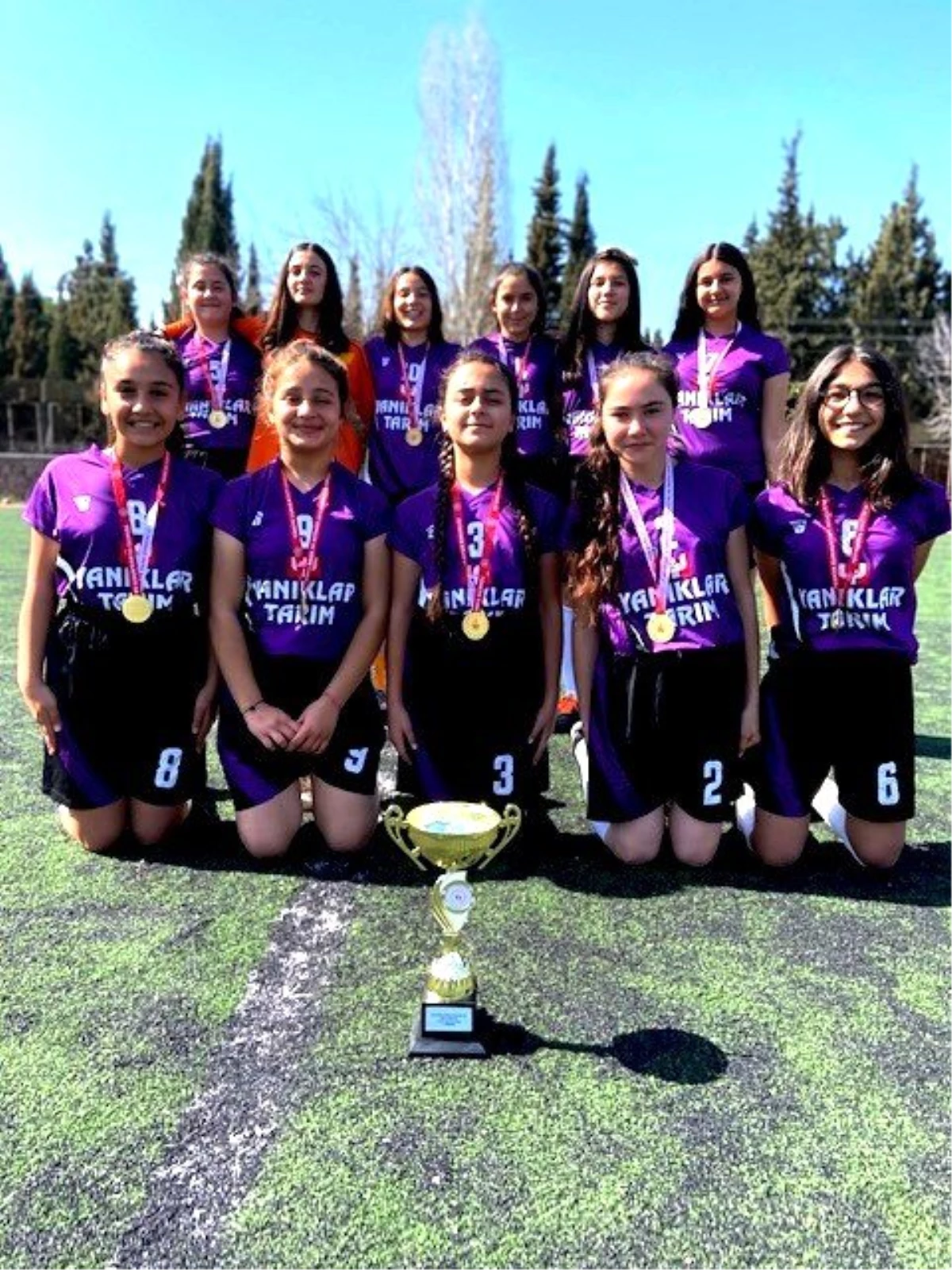 Sarıgöllü kızlar futbolda Manisa şampiyonu oldu