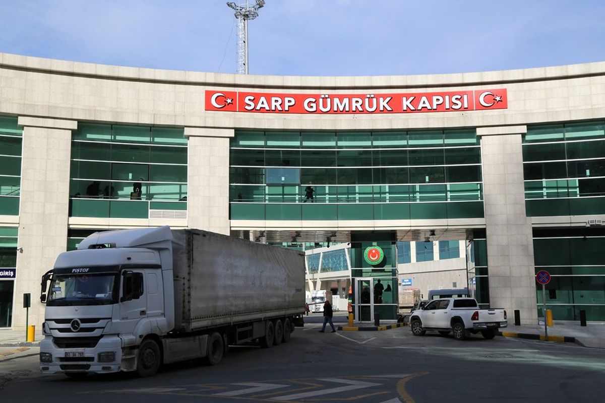 Sarp\'ta \'Korona\' kuyruğu