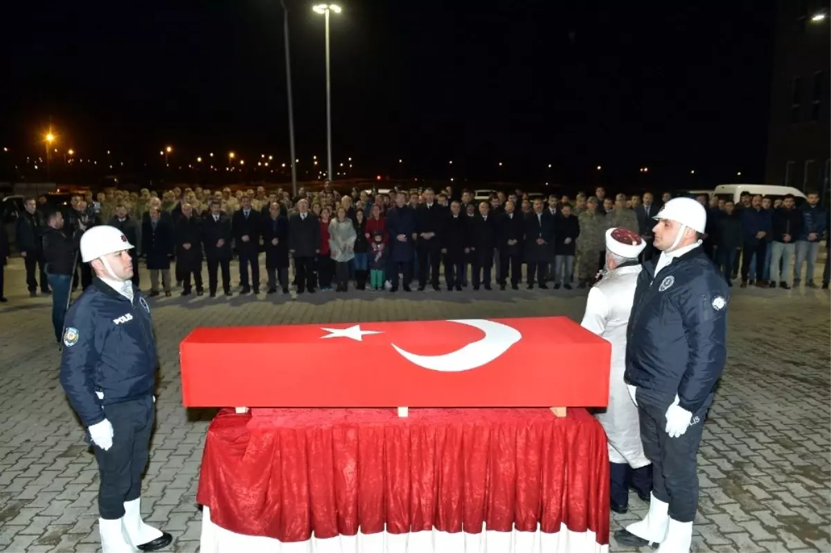 Şehit gümrük memurunun naaşı memleketi Mersin\'e gönderildi