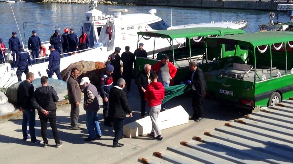 Silivri\'de lüks yat yanarak battı: 2 ölü, 3 yaralı