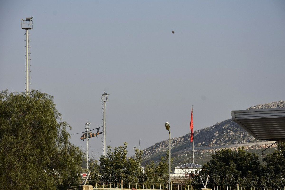 Sınırda helikopter hareketliliği