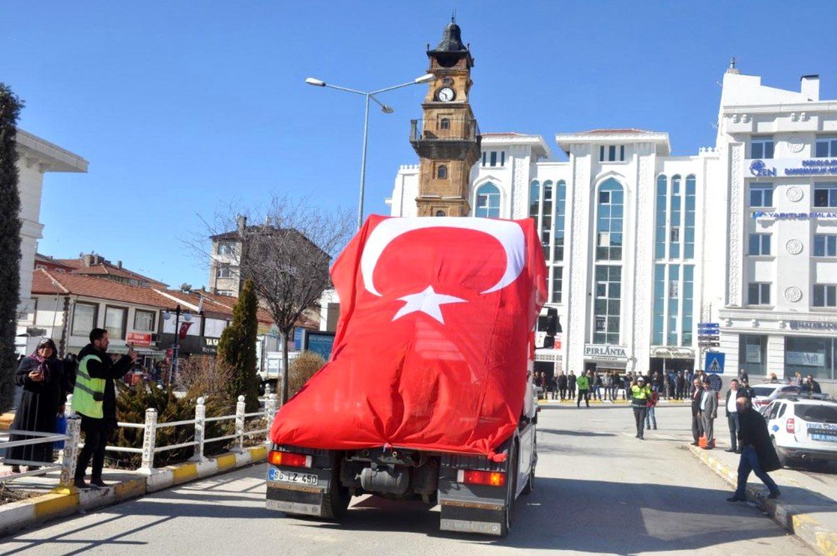 Şoförlerden konvoylu destek
