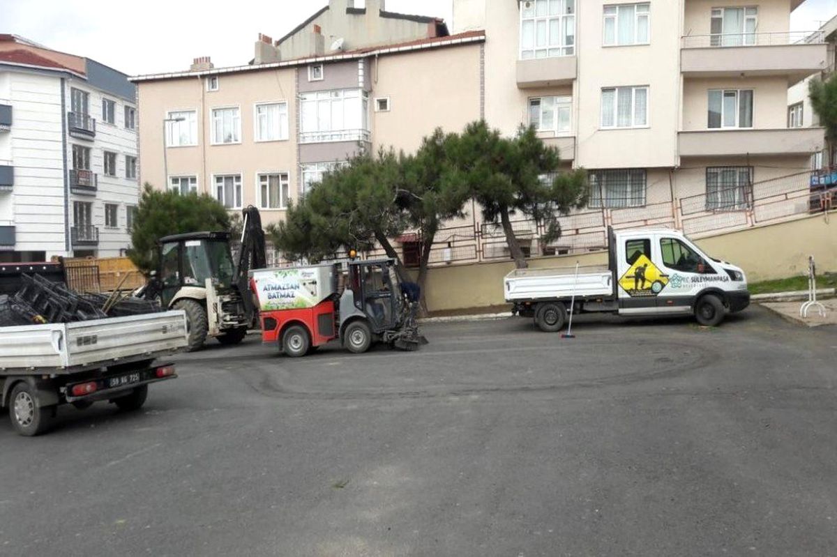 Süleymanpaşa Belediyesi okul bahçelerini de temizliyor