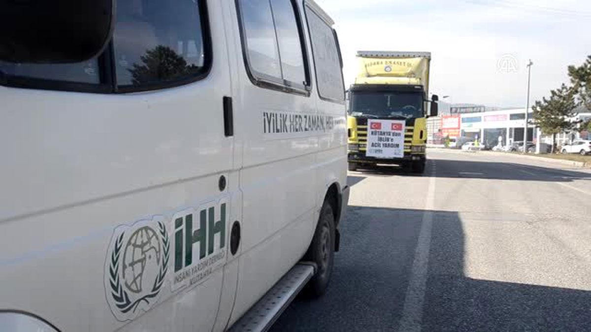 Suriye\'nin İdlib kentine yardım tırı gönderildi