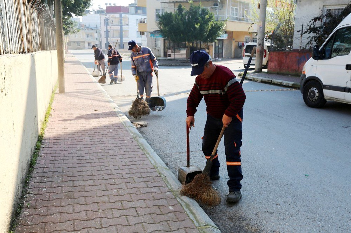Toroslar\'da mahalle temizliği aralıksız sürüyor