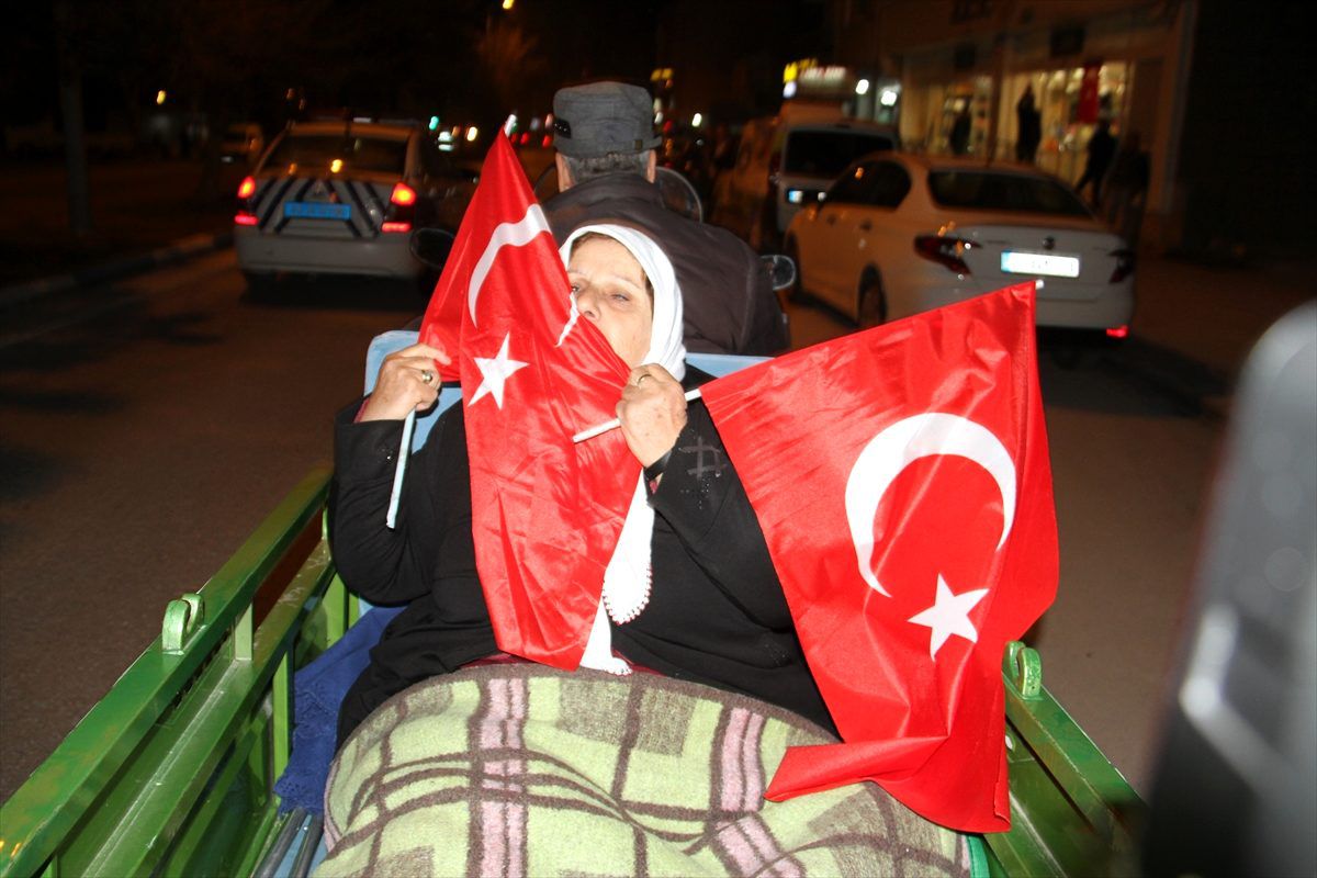 Türkiye Mehmetçik için tek yürek oldu
