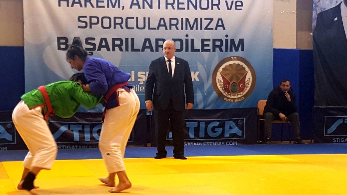 Ümitler ve Gençler Türkiye Kuraş Şampiyonası Bilecik\'te yapıldı