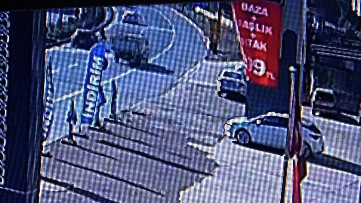 Üniversite öğrencisi genç kızın hayatını kaybettiği kaza güvenlik kamerasına yansıdı