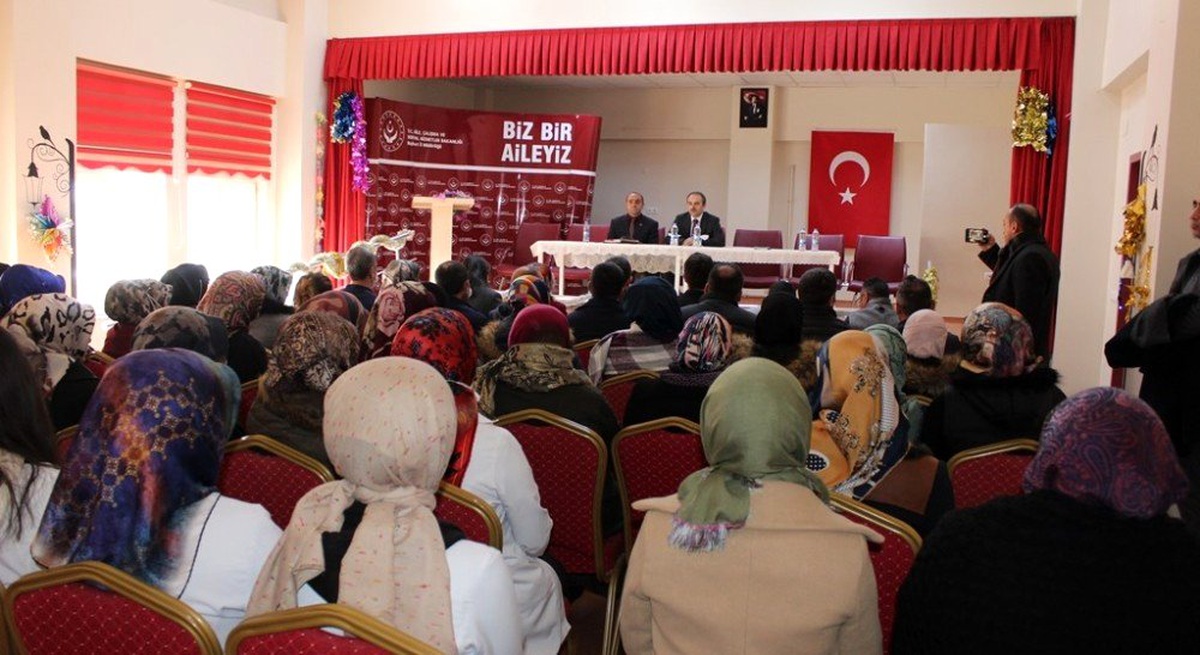 Vali Epcim Engelsiz Yaşam Merkezi\'ni ziyaret etti