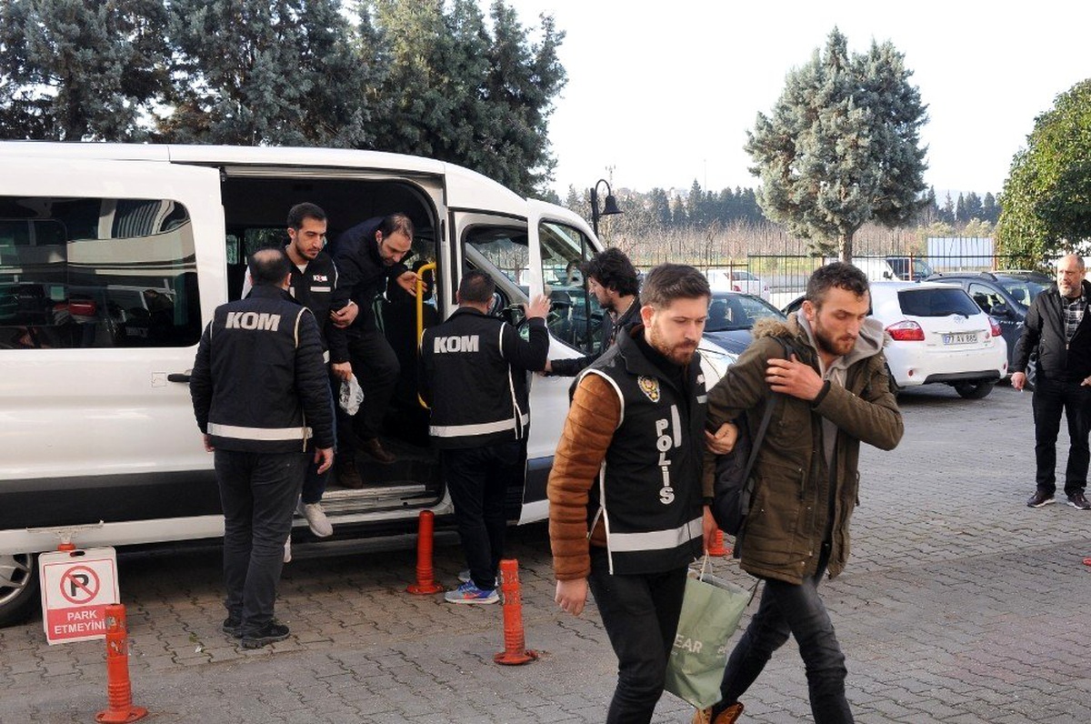 Yalova Belediyesi\'ndeki yolsuzluk soruşturmasında 5 kişi adliyede