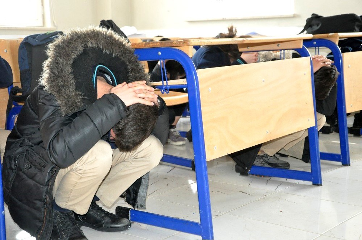 Yüksekova\'da deprem ve yangın tatbikatı