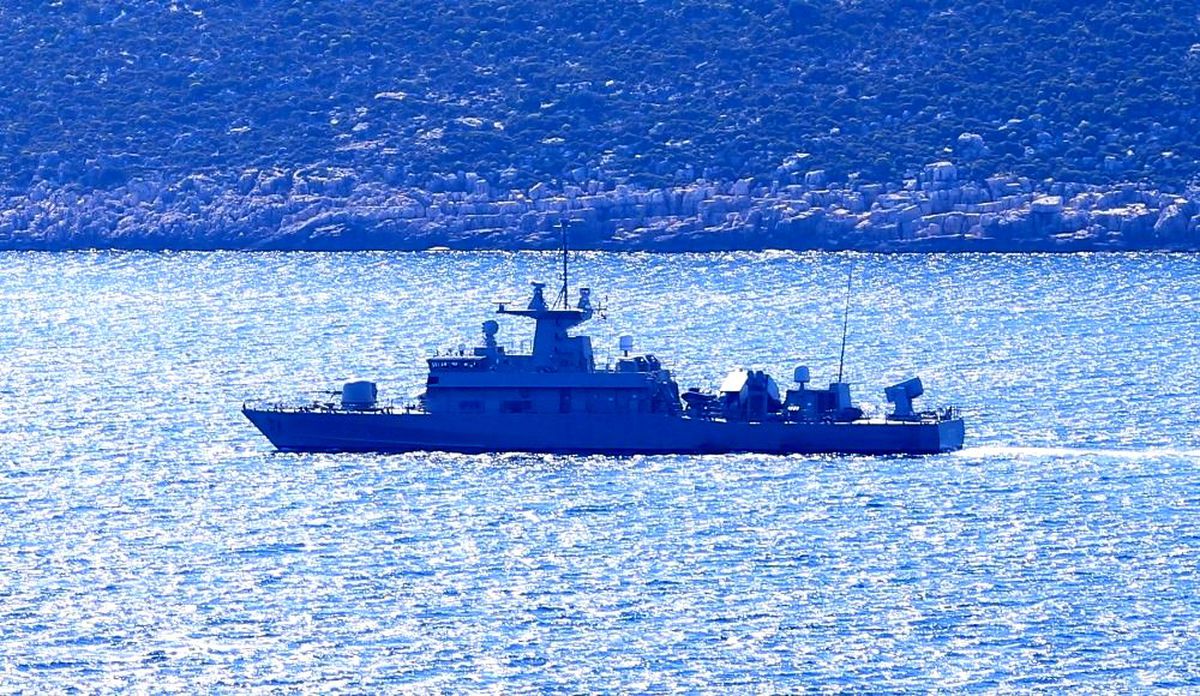 Yunan savaş gemisi Meis Adası önlerinde