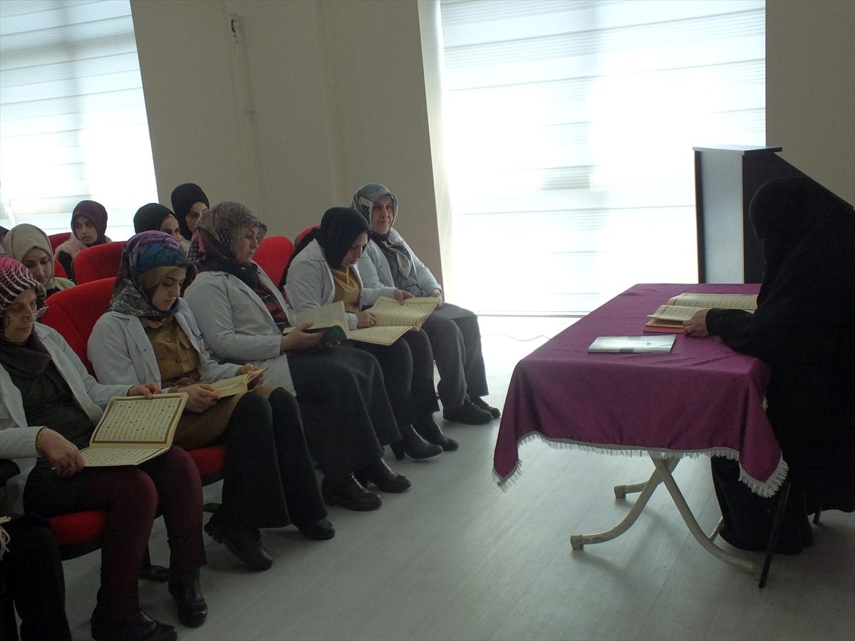 ADEM kursiyerleri Mehmetçik için dua etti