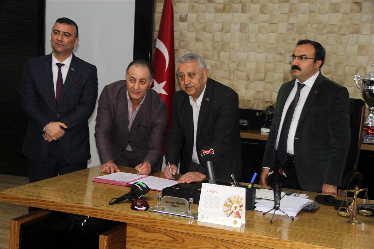 Afyonkarahisar\'da açılacak tekstil fabrikası için protokol imzalandı