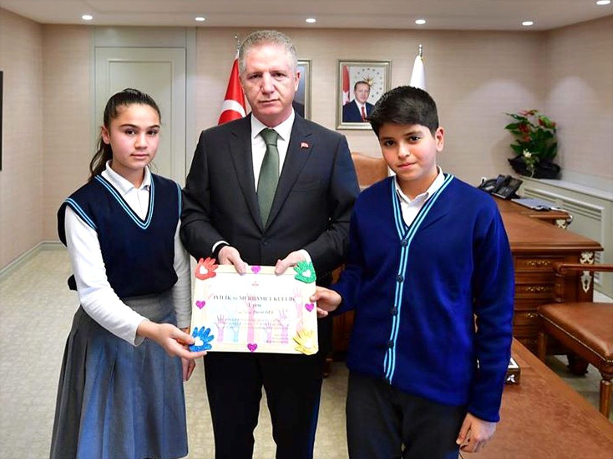 Arabanlı öğrencilerden Vali Gül\'e ziyaret