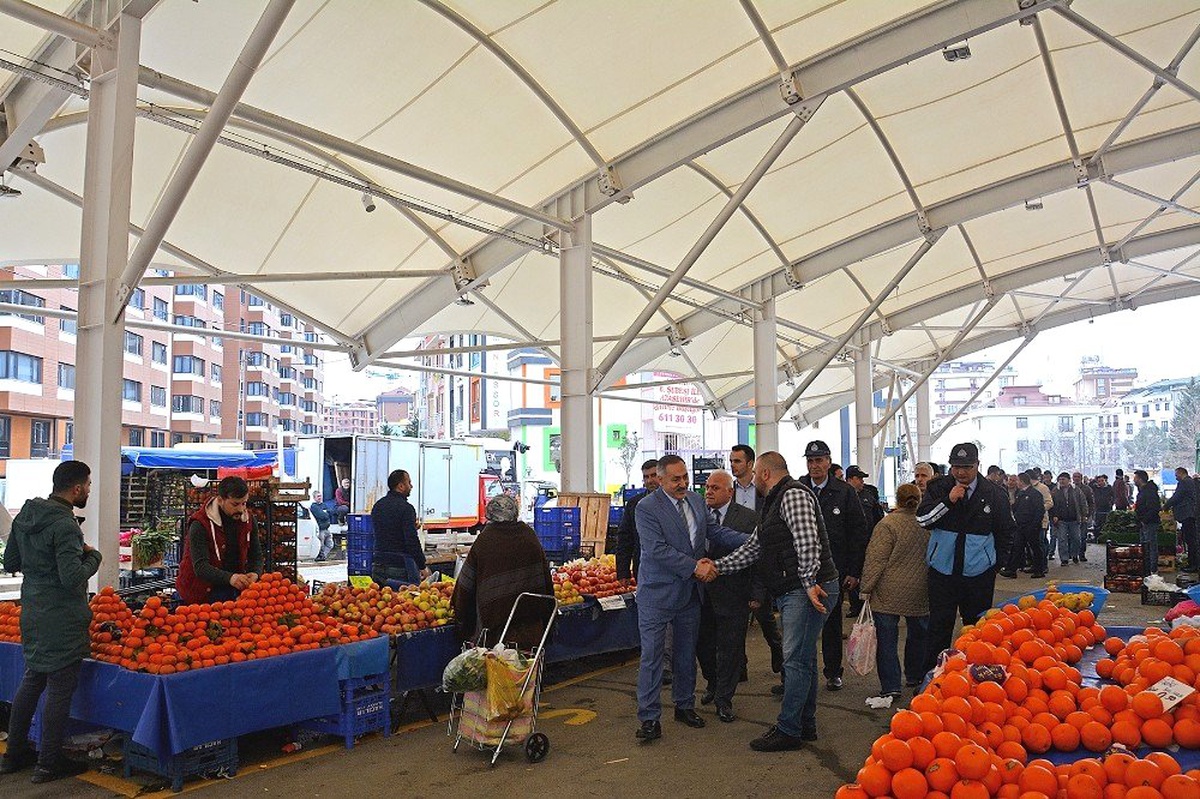 Ataşehir\'de Esatpaşa kapalı pazarı hizmete girdi