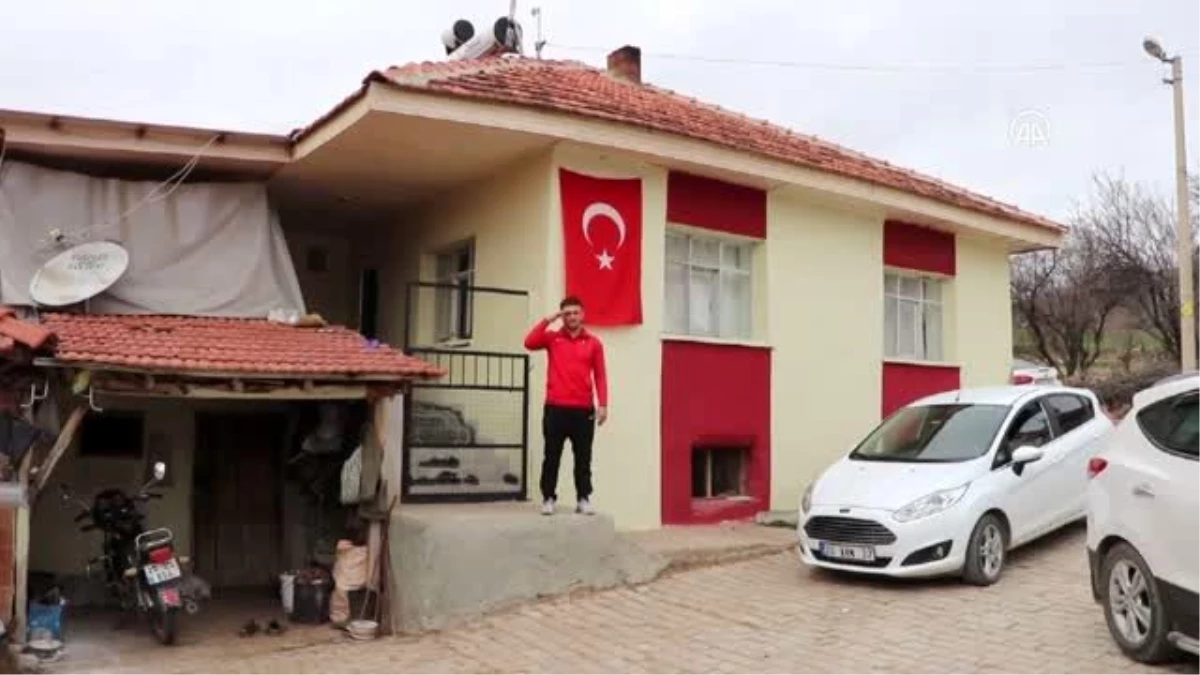 Avrupa şampiyonu güreşçi Süleyman Karadeniz\'den Mehmetçiğe asker selamıyla destek