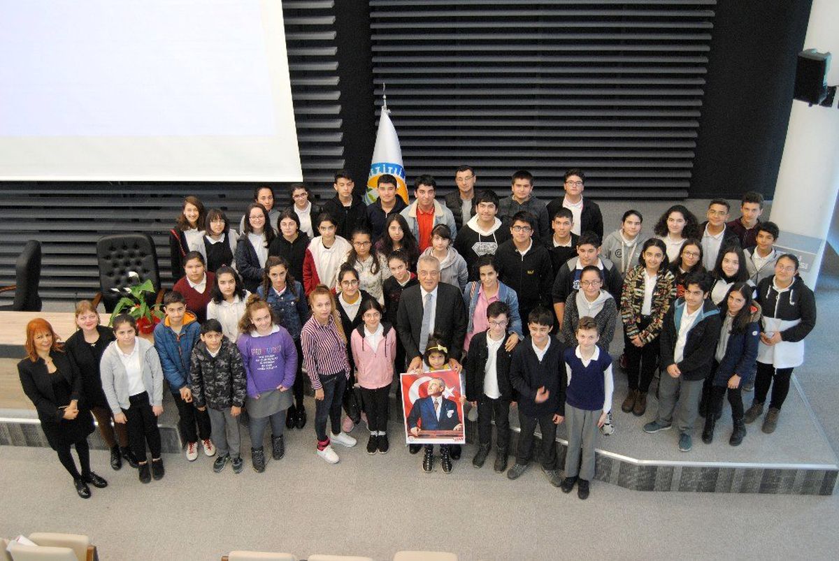 Başkan Tarhan, ortaokul öğrencileriyle buluştu