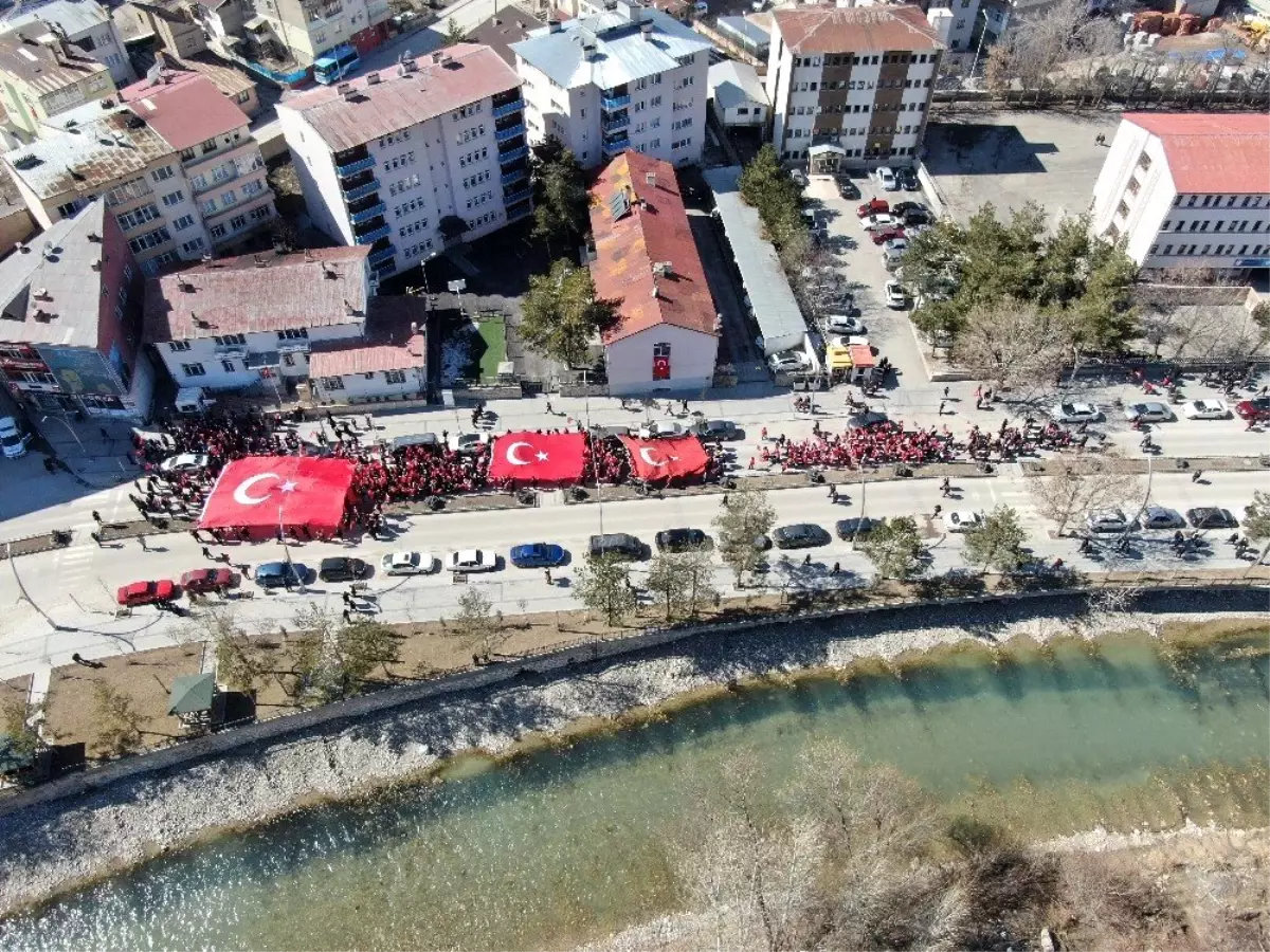 Bayburt, Mehmetçik için yürüdü