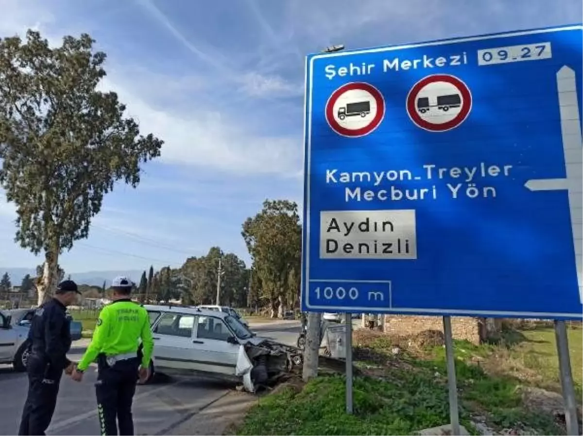 Beton elektrik direğine çarpan otomobilin sürücüsü yaralandı