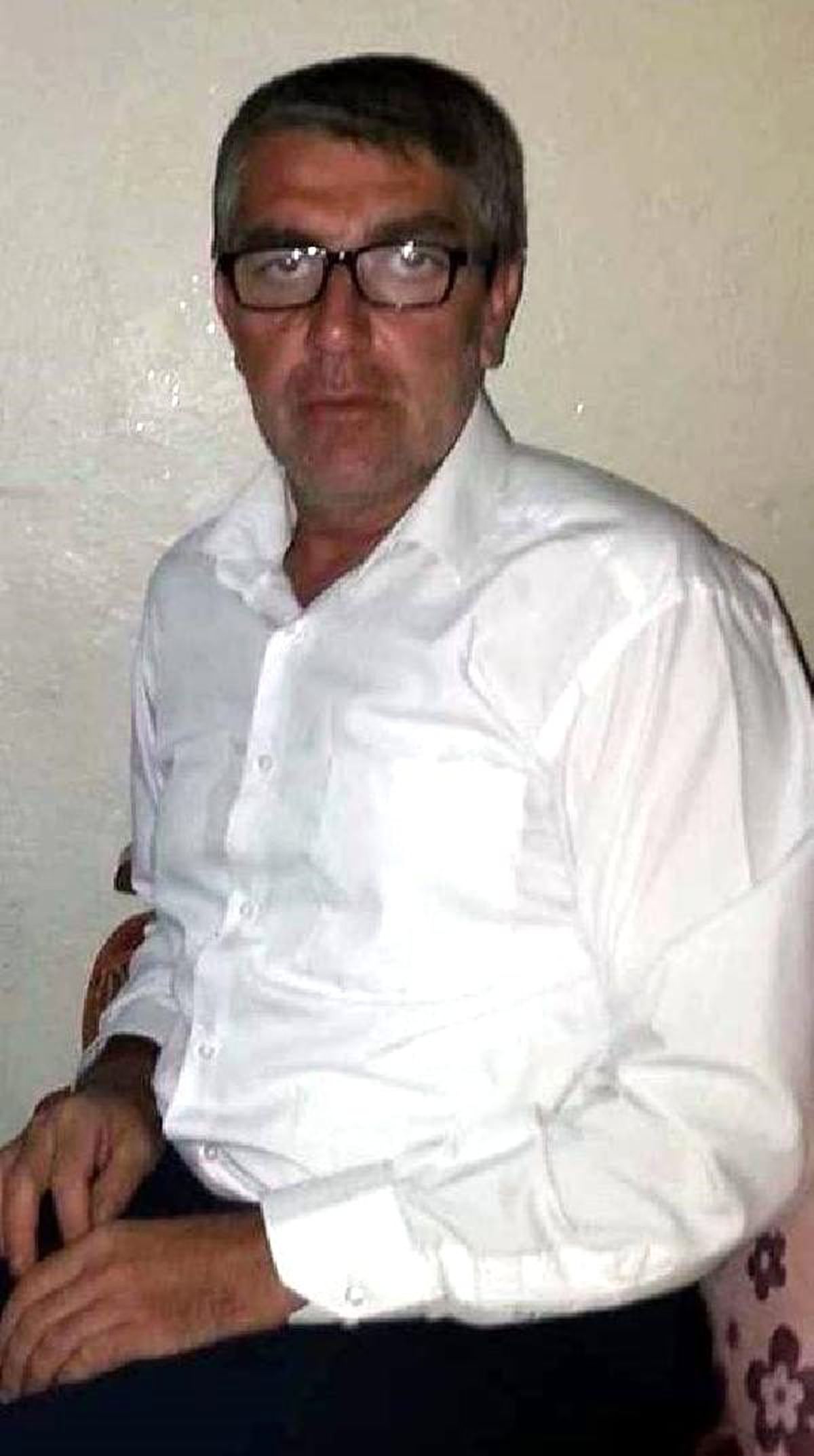 Bıçağı karnına saplayıp, intihar etti