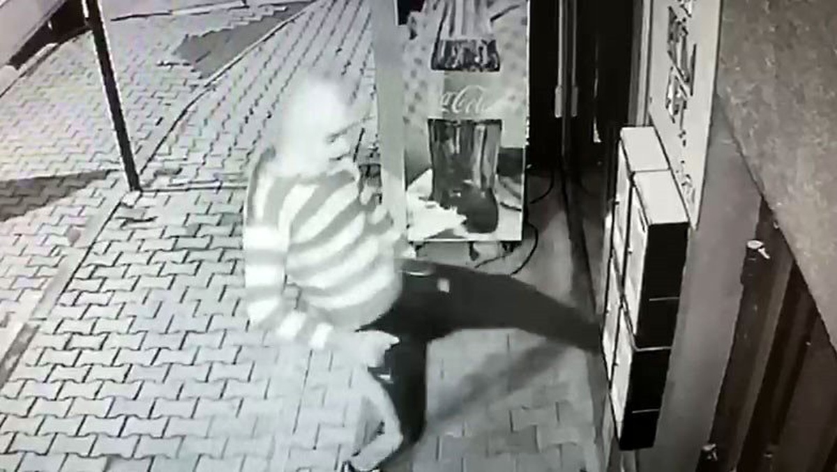 Bolu\'da 3 marketi soyan hırsız güvenlik kameralarına yakalandı