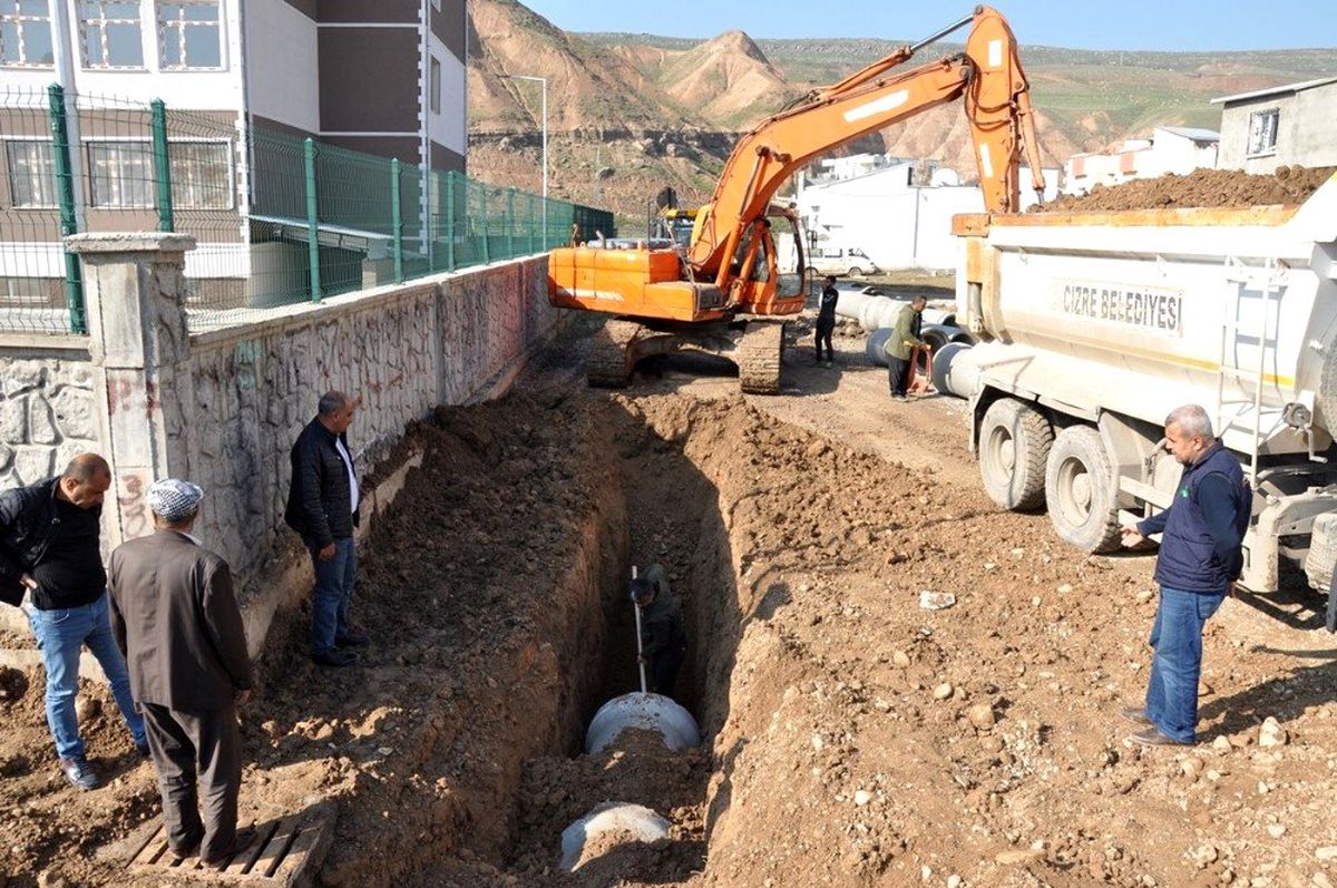 Cizre\'de yağmurlama hattı çalışması