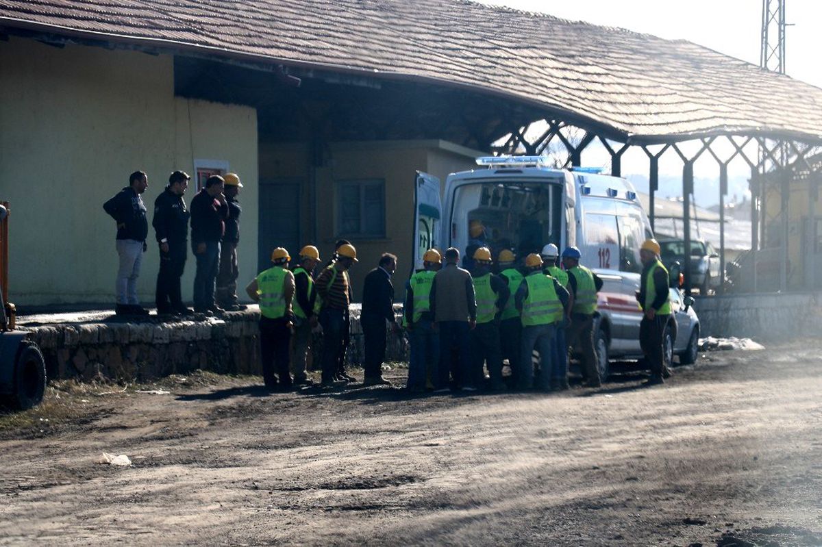 Devrilen vincin altında kalan işçi ağır yaralandı