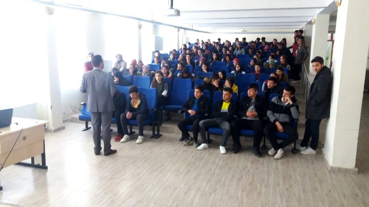 Dicle\'de \'dinimizde güzel ahlak\' konferansı