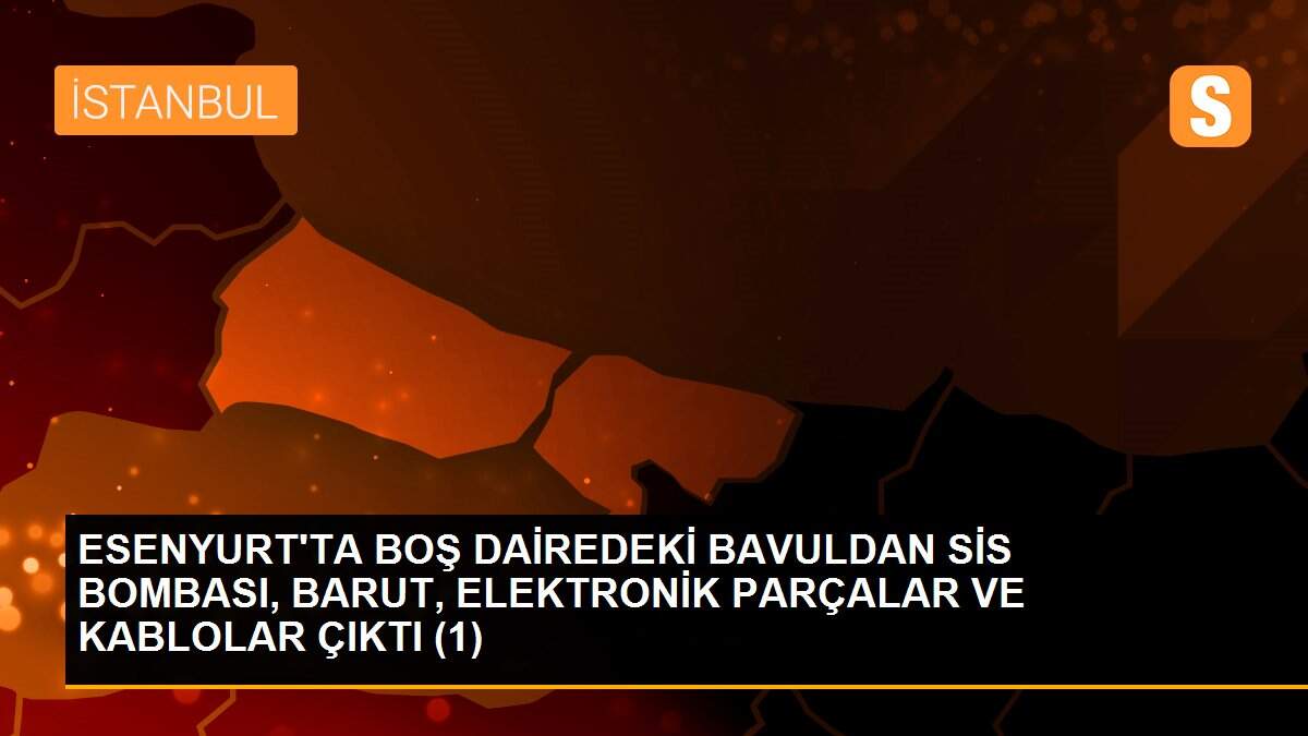 ESENYURT\'TA BOŞ DAİREDEKİ BAVULDAN SİS BOMBASI, BARUT, ELEKTRONİK PARÇALAR VE KABLOLAR ÇIKTI (1)