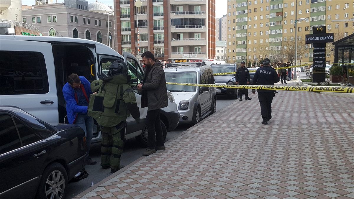 Esenyurt\'ta rezidansta bomba süsü verilmiş düzenek bulundu