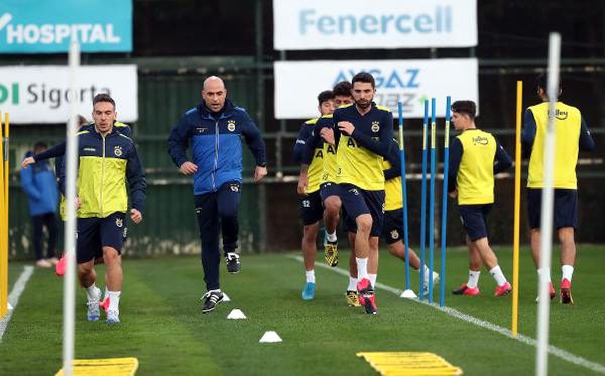 Fenerbahçe, yardımcı antrenörler yönetiminde çalıştı