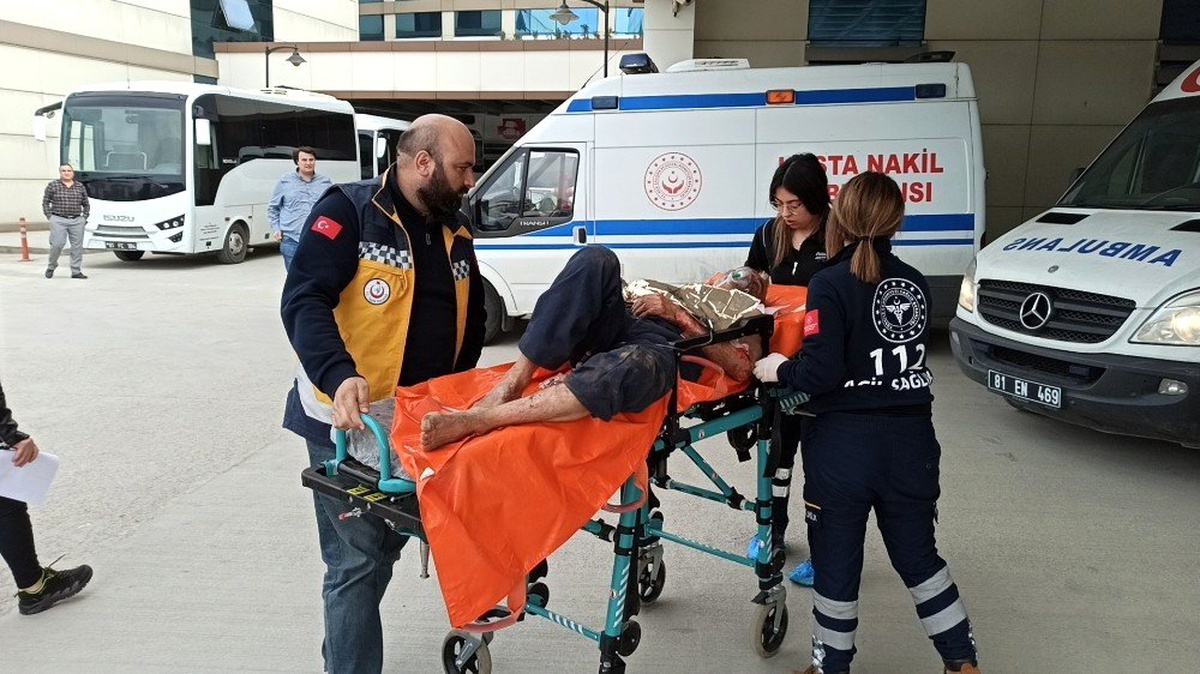 Fındık bahçesini temizlemek için yaktığı ateşte yanarak hastanelik oldu