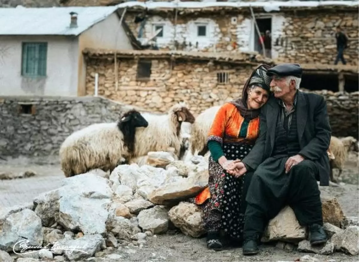 Fotoğraf sanatçısı, kazandığı parayı ihtiyaç sahiplerine dağıttı