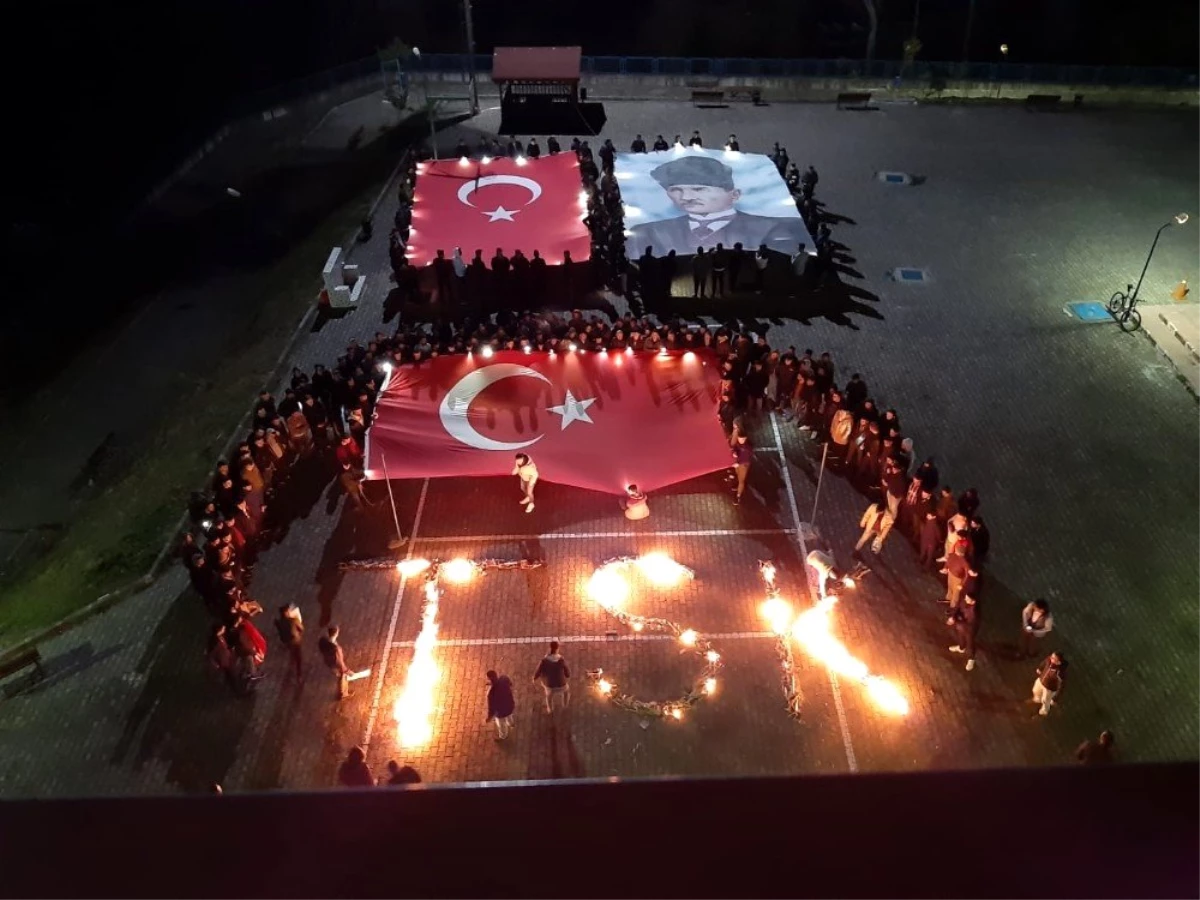 Giresun\'da üniversite öğrencilerinden Mehmetçiğe ateşli ve ay yıldızlı destek