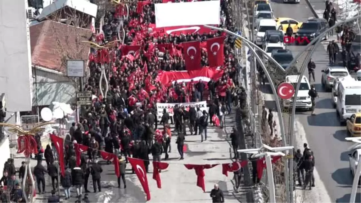 Hakkarililer, idlib şehitleri için yürüdü