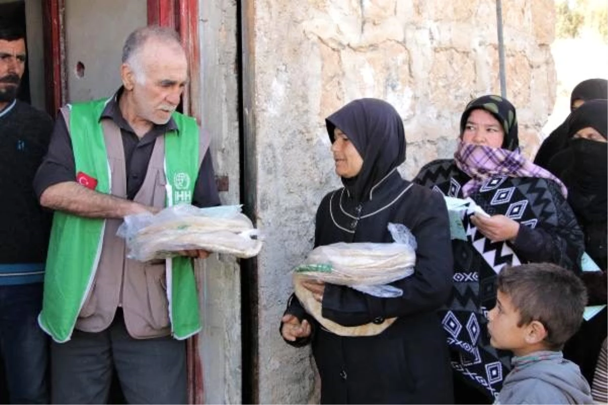 İHH, Afrin\'de 3,5 milyon adet ekmek dağıttı