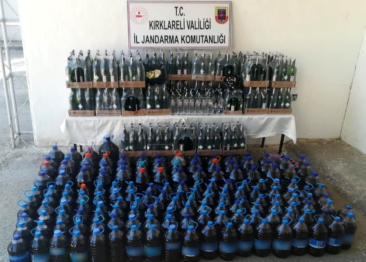 İki ilde eş zamanlı operasyon: 15 ton kaçak içki ele geçirildi, 14 gözaltı